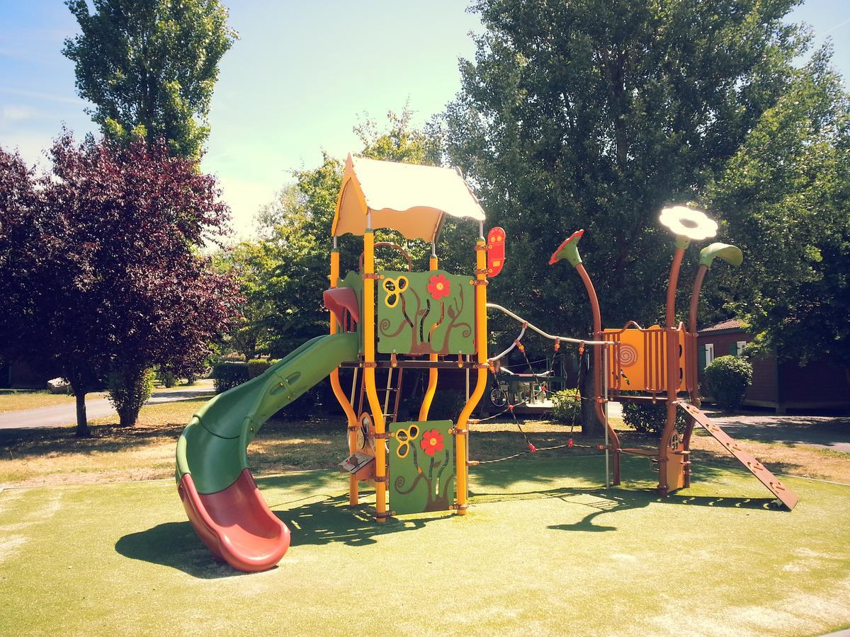 Camping Les Portes Du Beaujolais Anse Eksteriør billede